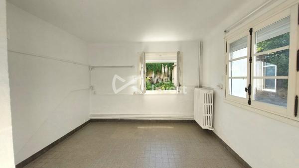 Secteur prisé : MAGNIFIQUE villa  de 295 m2 , 9 pièces, avec jardin , garages et piscine