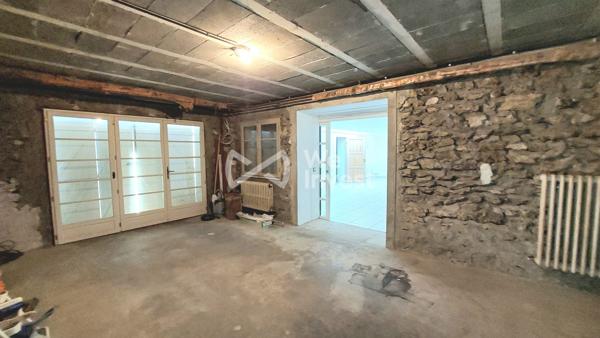 Secteur prisé : MAGNIFIQUE villa  de 295 m2 , 9 pièces, avec jardin , garages et piscine