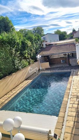 Secteur prisé : MAGNIFIQUE villa  de 295 m2 , 9 pièces, avec jardin , garages et piscine