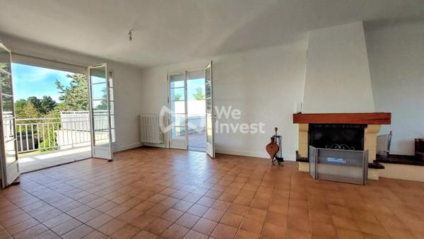 Secteur prisé : MAGNIFIQUE villa  de 295 m2 , 9 pièces, avec jardin , garages et piscine