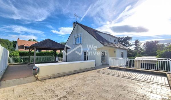 Secteur prisé : MAGNIFIQUE villa  de 295 m2 , 9 pièces, avec jardin , garages et piscine