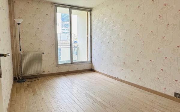 Appartement à vendre    3 pièces • 73,06 m2 Puteaux