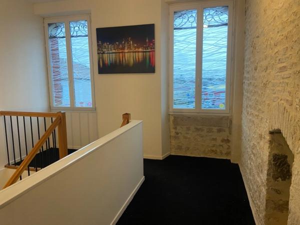 LUCON COEUR DE VILLE PROCHE COMMERCES ET LYCEES SPACIEUX ET LUMINEUX APPARTEMENT 50 M²/T3 2 CHAMBRES