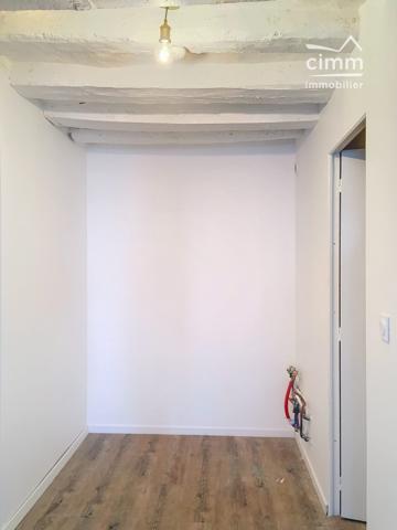 Découvrez ce Local Commercial rénové d'une superficie de 52.84 M² Idéalement Situé à Montargis 45200.
