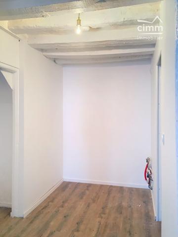 Découvrez ce Local Commercial rénové d'une superficie de 52.84 M² Idéalement Situé à Montargis 45200.