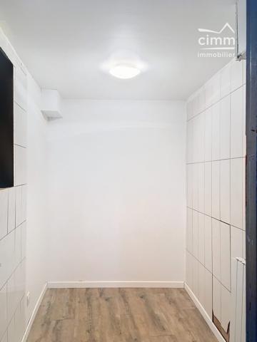 Découvrez ce Local Commercial rénové d'une superficie de 52.84 M² Idéalement Situé à Montargis 45200.