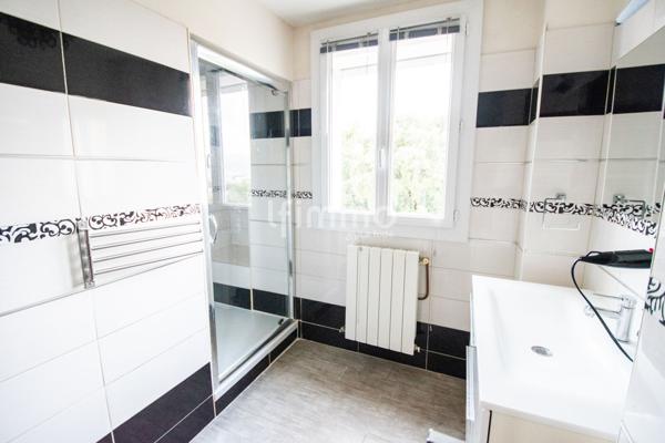 Dernier étage au calme – T3 lumineux avec balcon et stationnement