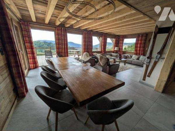À VENDRE - Chalet d'exception avec vue panoramique sur le lac de Gérardmer

1 325 000 EUR

...