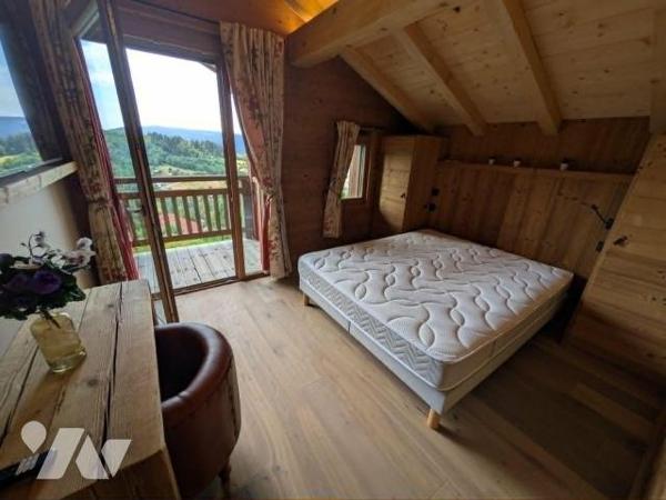 À VENDRE - Chalet d'exception avec vue panoramique sur le lac de Gérardmer

1 325 000 EUR

...