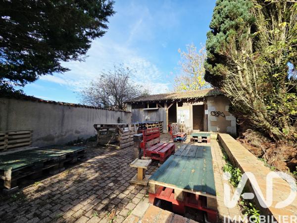 Immeuble à vendre 2 000 m² Mirebeau