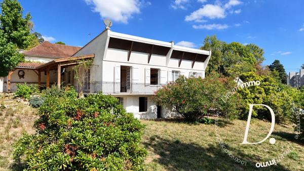 Maison de caractère au calme, baignée de lumière et pleine de possibilités