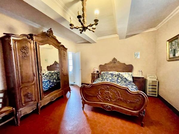 Dpt Vaucluse (84), à vendre BEAUMES DE VENISE maison P8 de 250 m² - Terrain de 3 000,00 m²