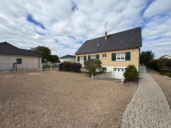 Maison Familiale avec piscine à Trouy 180m2