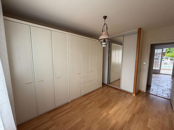 Maison Familiale avec piscine à Trouy 180m2