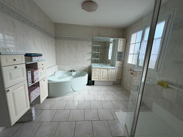 Maison Familiale avec piscine à Trouy 180m2