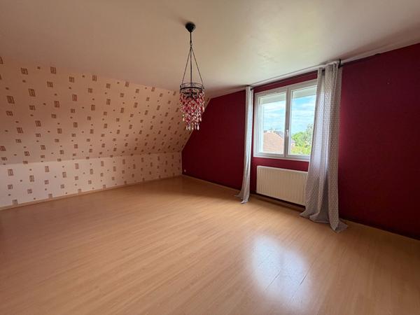 Maison Familiale avec piscine à Trouy 180m2