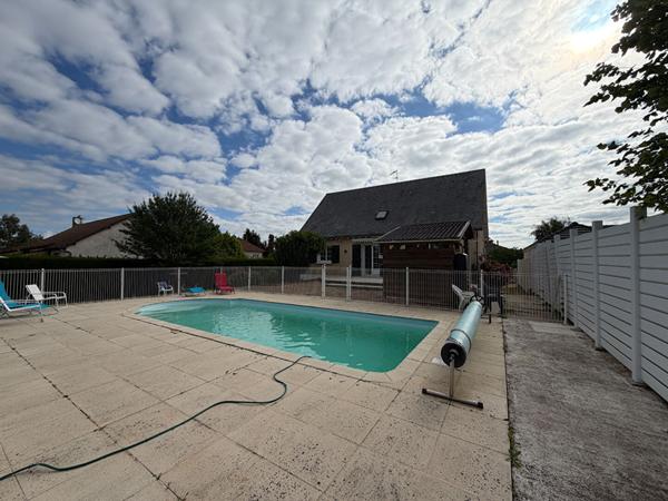 Maison Familiale avec piscine à Trouy 180m2