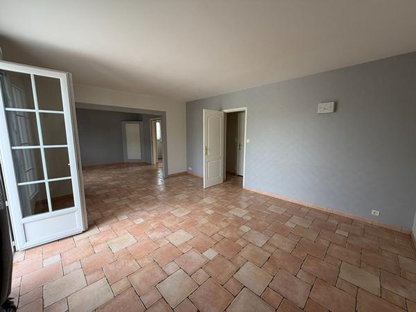 Maison Familiale avec piscine à Trouy 180m2