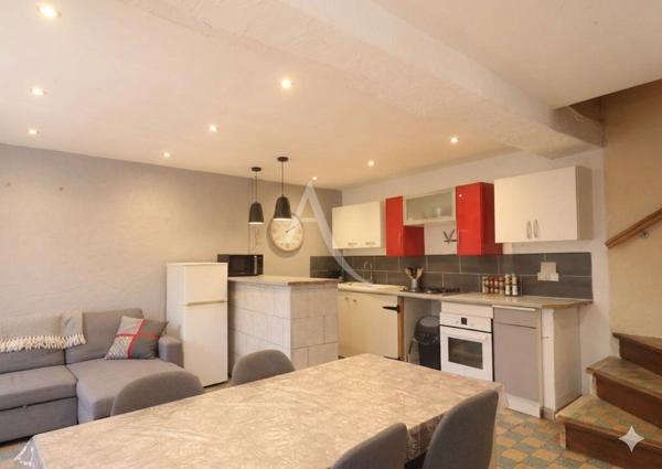 UNE MAISON DE VILLAGE PLEINE DE POTENTIEL À RÉNOVER VALENSOLE