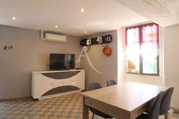 UNE MAISON DE VILLAGE PLEINE DE POTENTIEL À RÉNOVER VALENSOLE