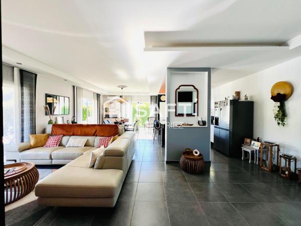 Superbe maison de plain pied avec piscine