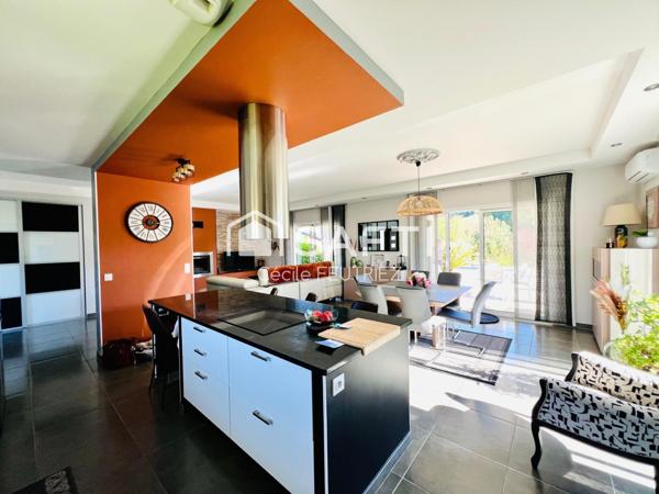 Superbe maison de plain pied avec piscine