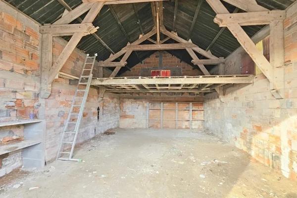 EXCLUSIVITÉ – Hangar avec potentiel au cœur de Maulévrier