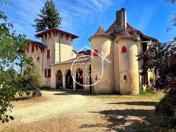 BERGERAC : Manoir atypique 17 pièces de 570m² avec dépendances