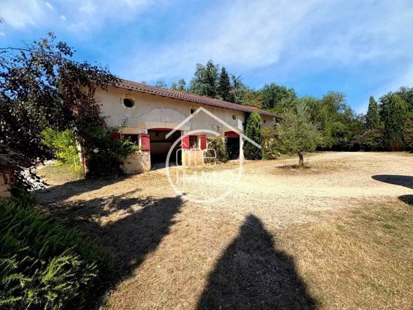 BERGERAC : Manoir atypique 17 pièces de 570m² avec dépendances