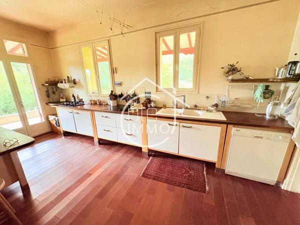 BERGERAC : Manoir atypique 17 pièces de 570m² avec dépendances
