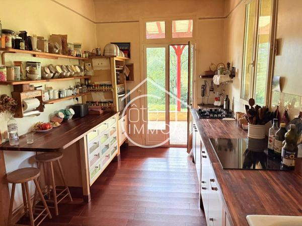 BERGERAC : Manoir atypique 17 pièces de 570m² avec dépendances