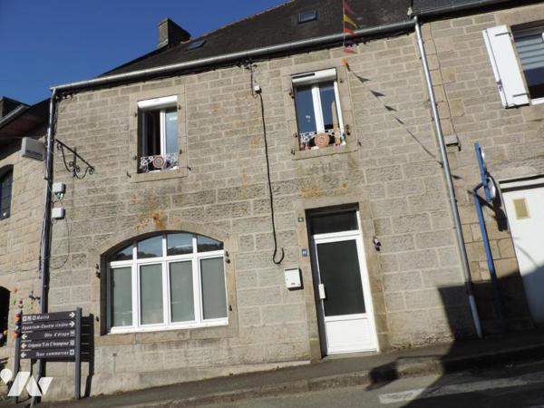 MAISON DE BOURG A BELLE ISLE EN TERRE