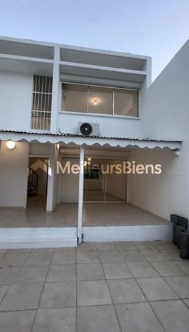 Maison mitoyenne Bas Du Fort avec piscine