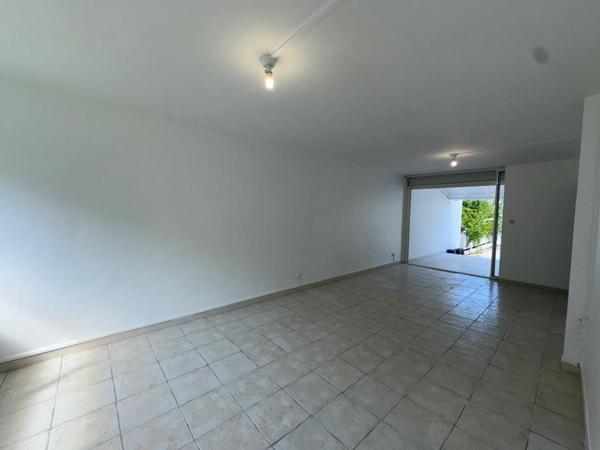 Maison mitoyenne Bas Du Fort avec piscine
