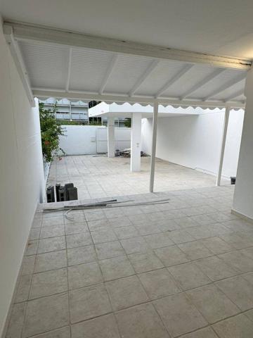 Maison mitoyenne Bas Du Fort avec piscine