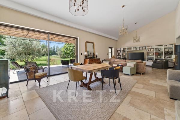 Domaine d'exception à Avignon – Mas provençal rénové de 585m2 avec 8 suites, piscine et 1 hectare de