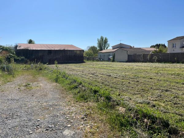 Hangar 411 m² sur terrain de 2852 m² ARVEYRES