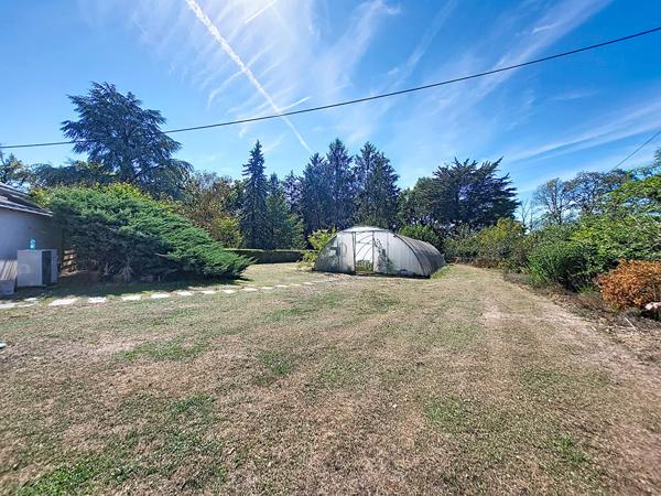 Maison traditionnelle à Carquefou - Un havre de paix sur un terrain arboré