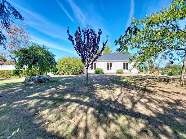 Maison traditionnelle à Carquefou - Un havre de paix sur un terrain arboré