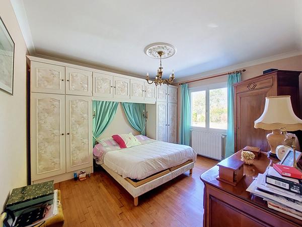 Maison traditionnelle à Carquefou - Un havre de paix sur un terrain arboré