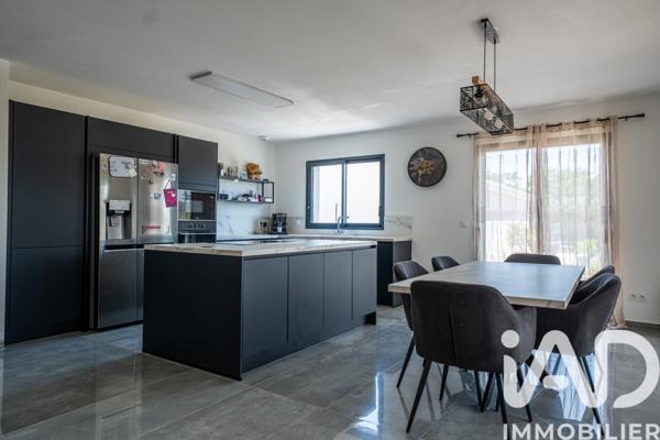 Maison à vendre 4 pièces 133 m² Saint-Étienne-de-Fontbellon