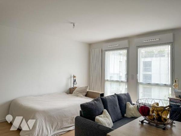 A BRUZ - Un appartement de type T1 de 33 m², lumineux et fonctionnel, comprenant une pièce prin...