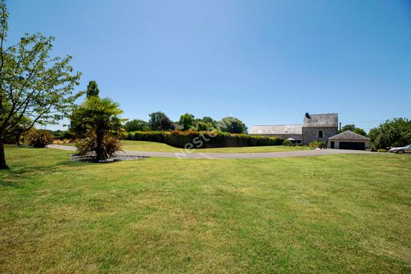 Maison de prestige à vendre à Amanlis - 5 pièces, grand terrain, charme et volume