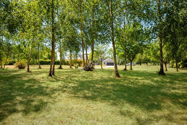 Maison de prestige à vendre à Amanlis - 5 pièces, grand terrain, charme et volume