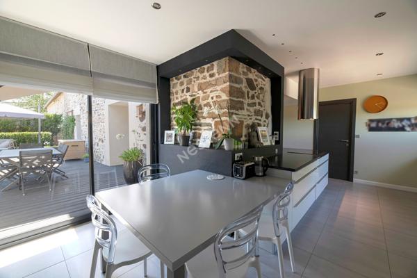 Maison de prestige à vendre à Amanlis - 5 pièces, grand terrain, charme et volume