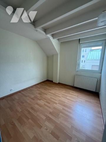 ANGERS GARE/PASSERELLE T4 AU DERNIER ETAGE