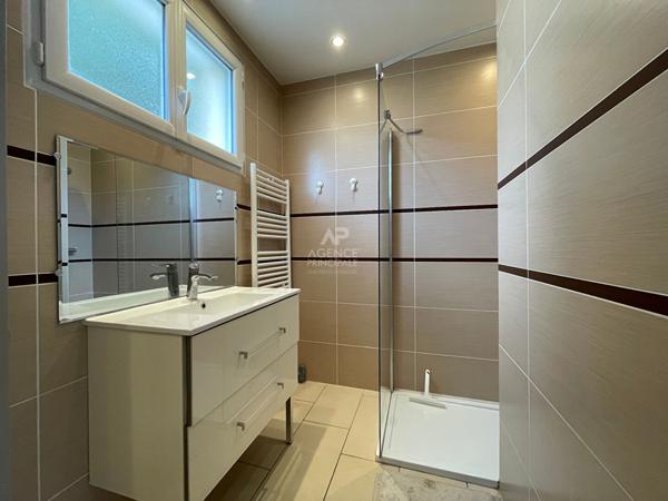 CHAVILLE - RER C - Duplex de 3 pièces avec terrasse €299 000 ** - Référence 656-C