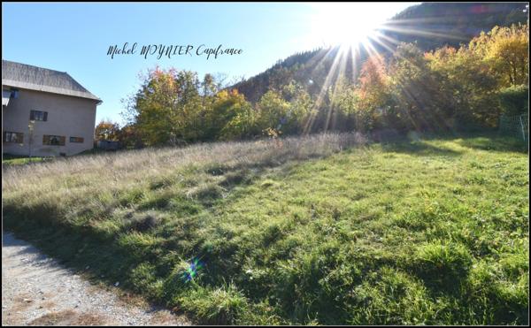 Terrain à vendre de 744,00 m² CHAMPCELLA (05)