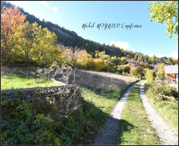 Terrain à vendre de 744,00 m² CHAMPCELLA (05)