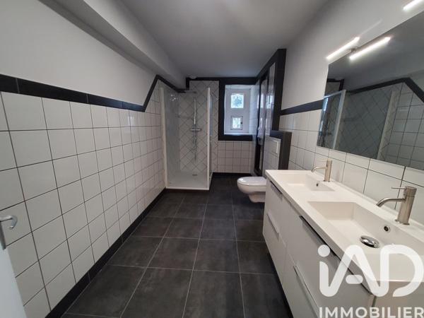 Maison à vendre 6 pièces 222 m² Saint-Barthélemy-d'Anjou